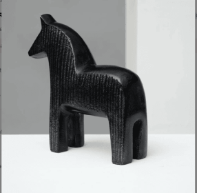 Black Ribbed Horse Sculpture Aluminum Table Decor 5.5X1.5X6 (Color: Black)